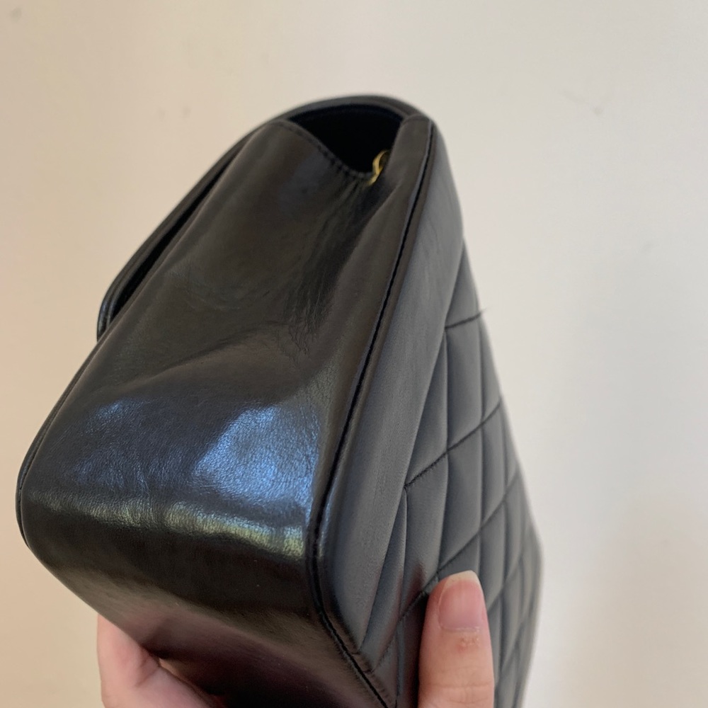 ❌RESERVED❌ Chanel Small black lambskin Diana - Picture 6 of 12